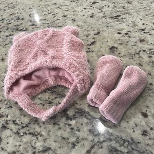 ✨Like New✨ Children’s Place infant hat & mittens set 💕